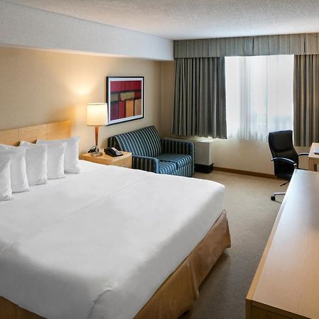 Quality Inn And Suites Montreal East Екстериор снимка