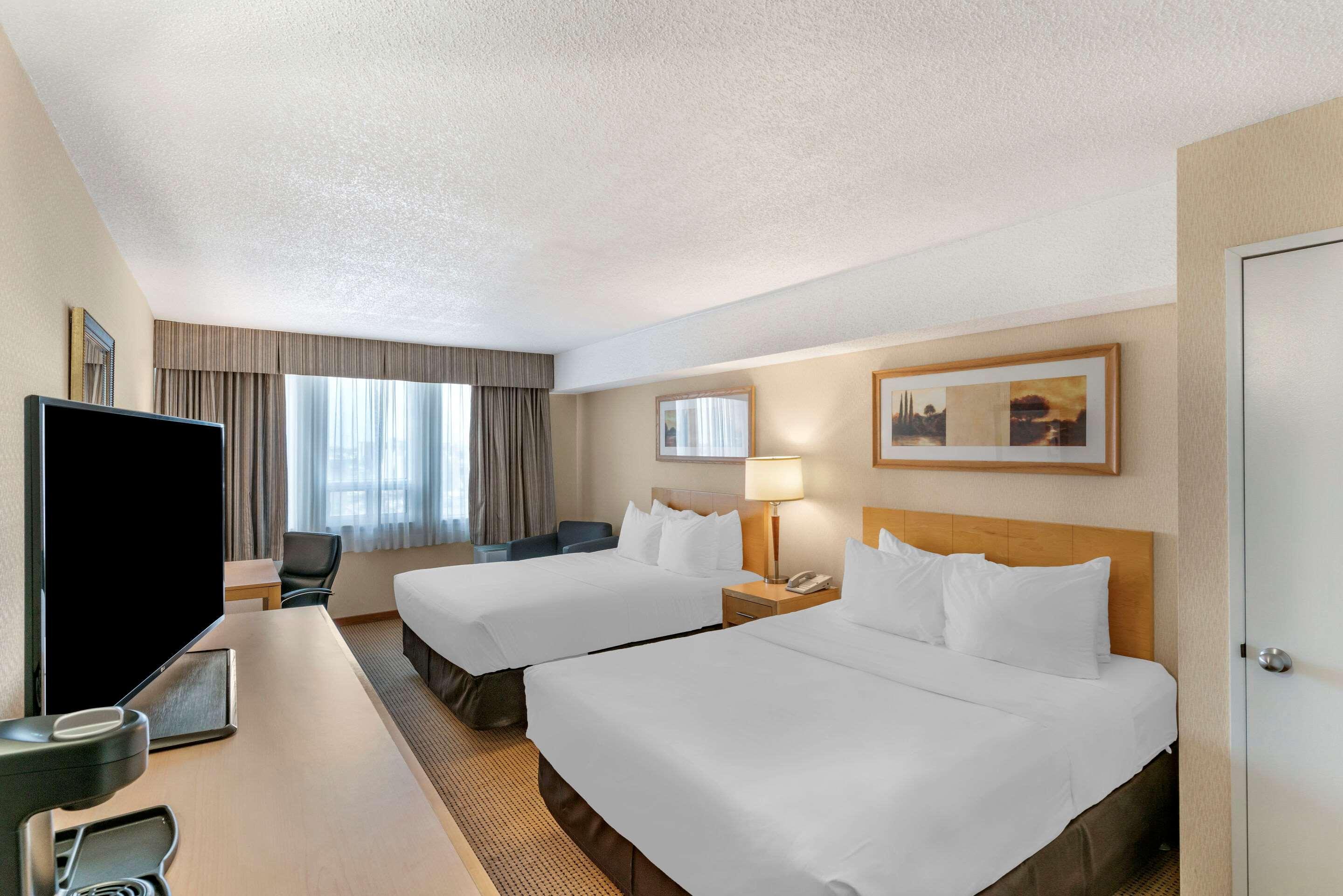 Quality Inn And Suites Montreal East Екстериор снимка