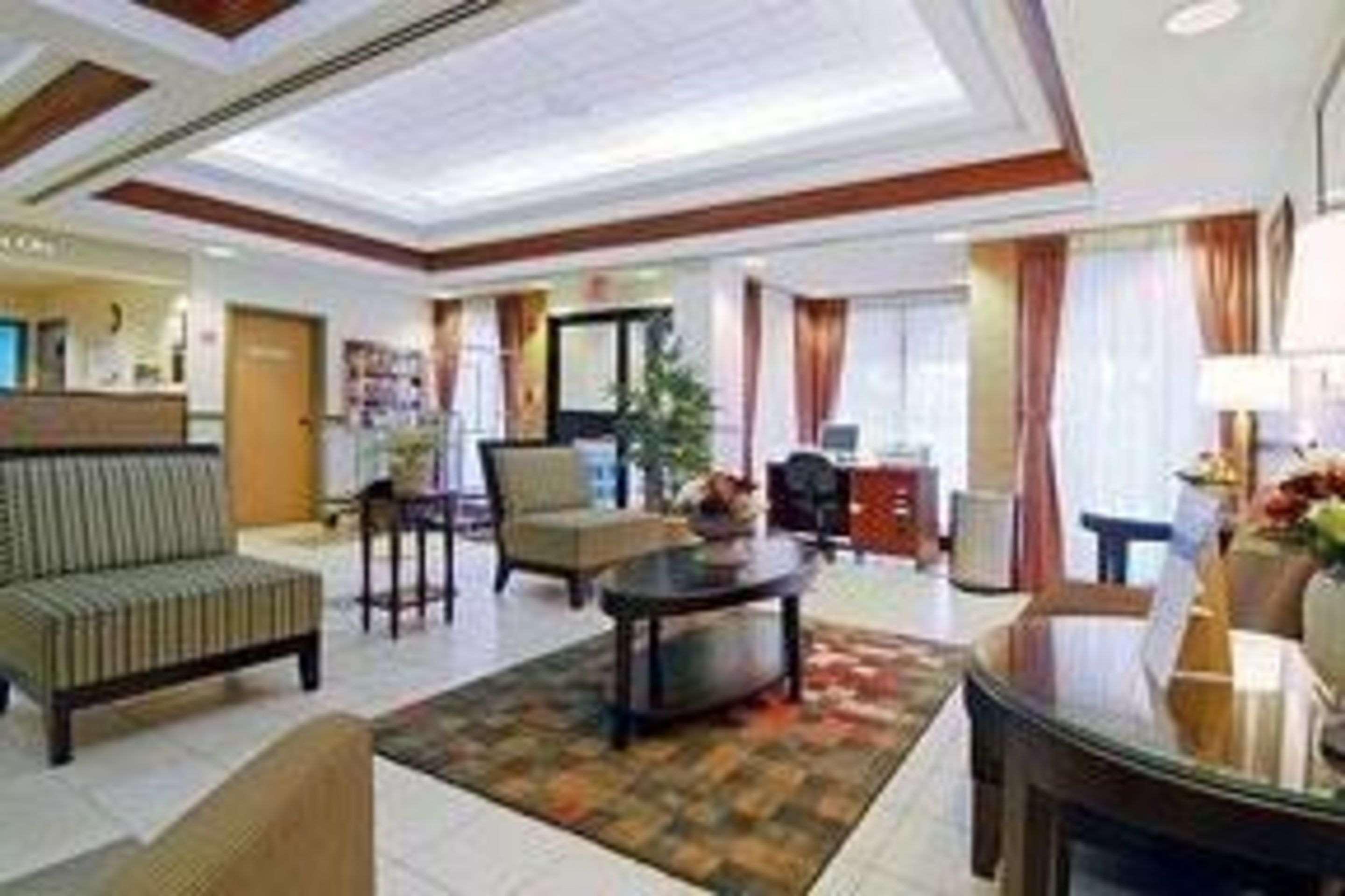 Quality Inn And Suites Montreal East Екстериор снимка