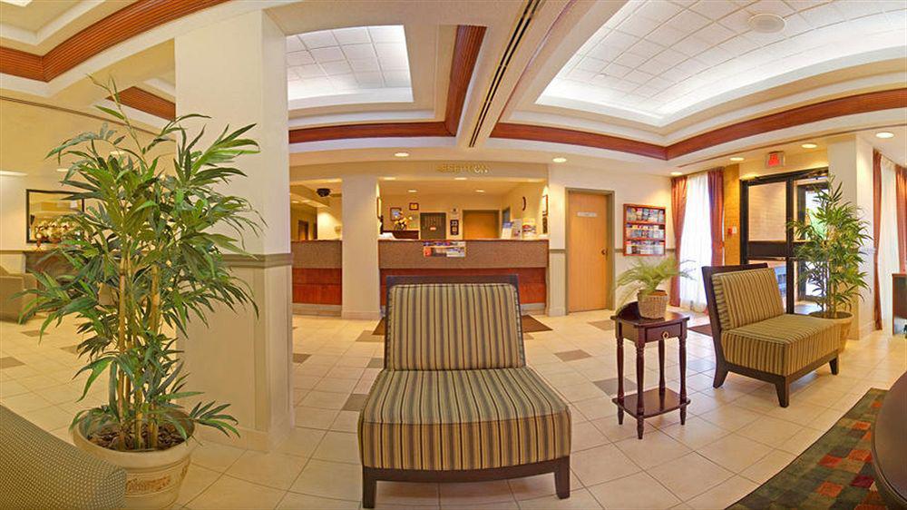 Quality Inn And Suites Montreal East Екстериор снимка